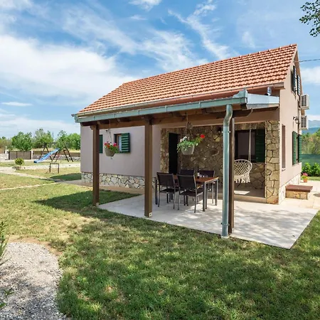 Vakantiehuis Awesome In *